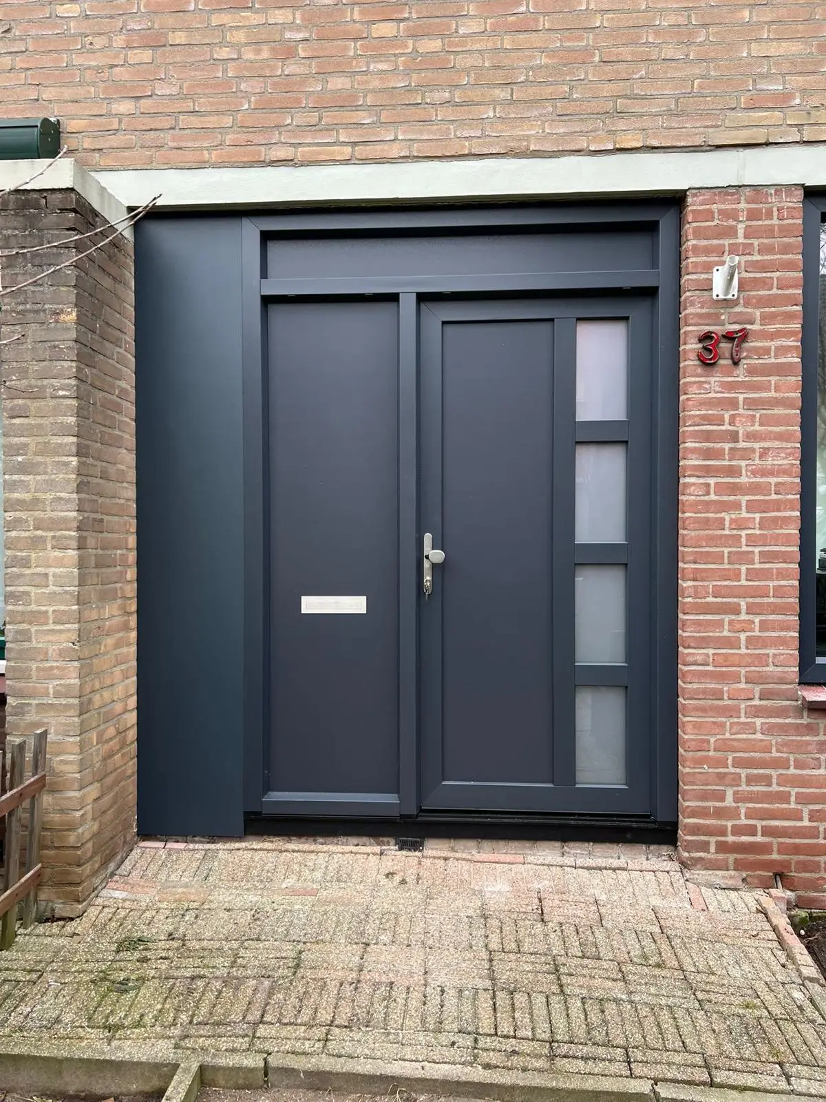 Schüco kunststof voordeur en kozijnen geplaatst door EcoProKozijnen in Enschede